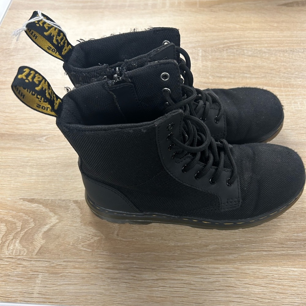 Kids size 3 canvas docs.